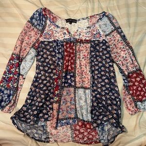 Floral blouse with lace details